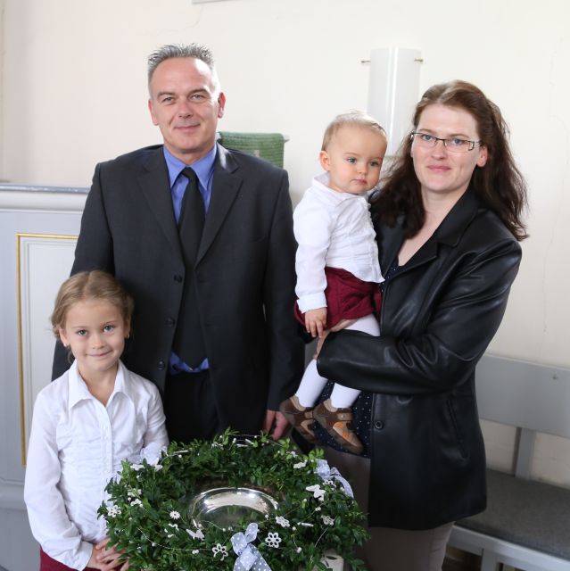 Einweihung des Taufsteines mit der Taufe von Hannah und Pauline Siedentop