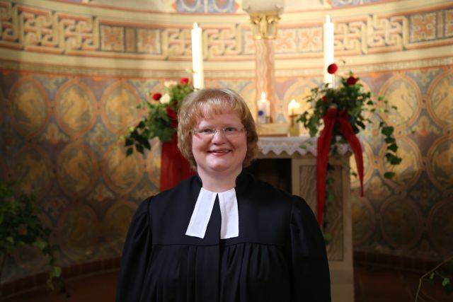 Pastorin Engelmann feiert Gottesdienst in Coppengrave