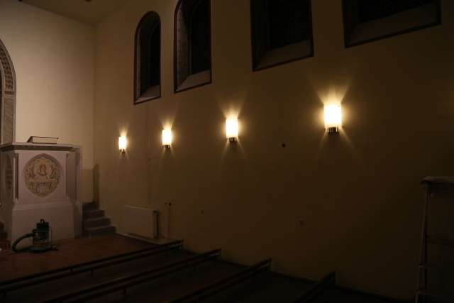 Tag 131: Lampenschirme an den Lampen an Seitenwänden angebracht.