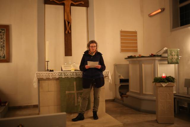 12. Türchen des "Lebendigen Adventskalenders" in der Allerheiligenkapelle in Capellenhagen